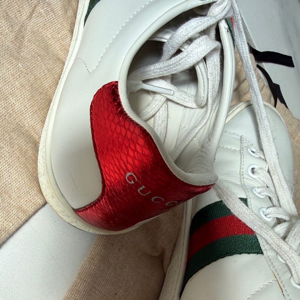 Gucci White Leather Sneakers with Red and Green Accents - Picture 7 of 11
